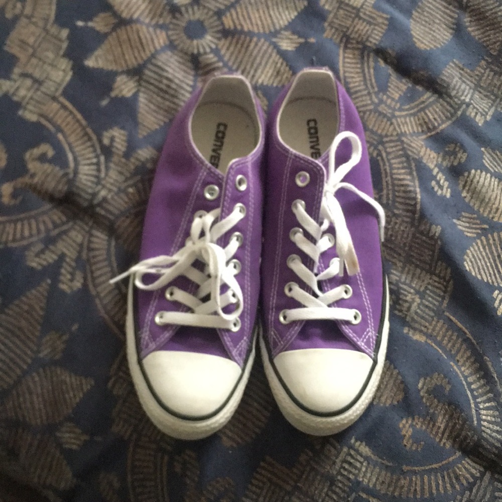 Converse sneakers size 9 u.s.